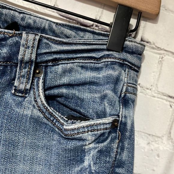 Refuge Distressed Denim 3L - Picture 7 of 13
